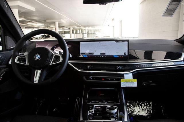 Photo of 2026 Black Sapphire Metallic BMW X7