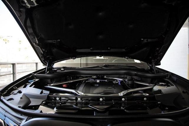 Photo of 2026 Black Sapphire Metallic BMW X7