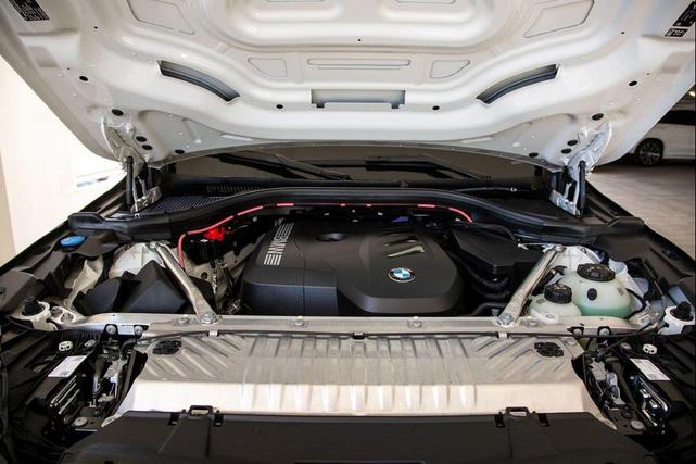 Photo of 2025 Alpine White BMW X3