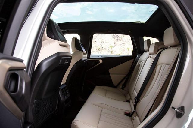 Photo of 2025 Alpine White BMW X3