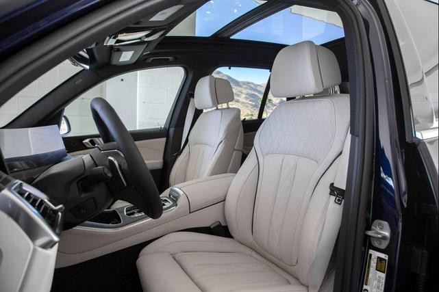 Photo of 2025 Tanzanite Blue II Metallic BMW X5