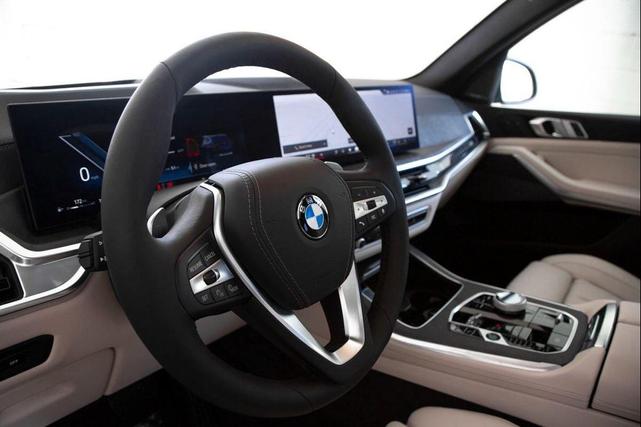 Photo of 2025 Tanzanite Blue II Metallic BMW X5