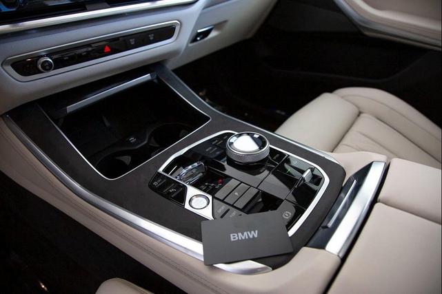 Photo of 2025 Tanzanite Blue II Metallic BMW X5