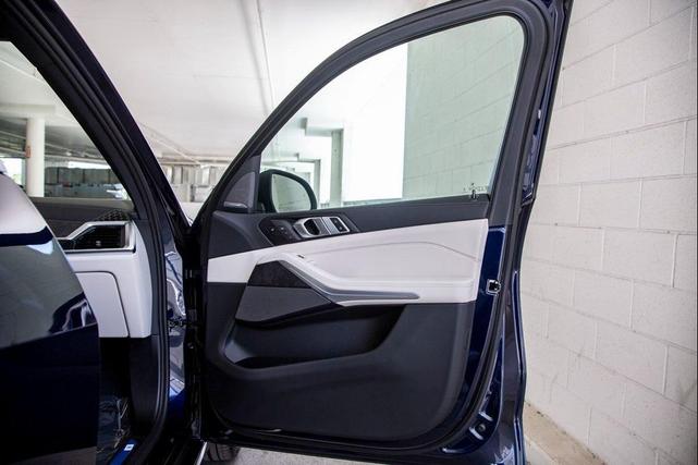 Photo of 2025 Tanzanite Blue II Metallic BMW X5
