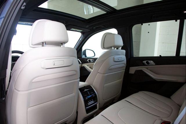 Photo of 2025 Tanzanite Blue II Metallic BMW X5