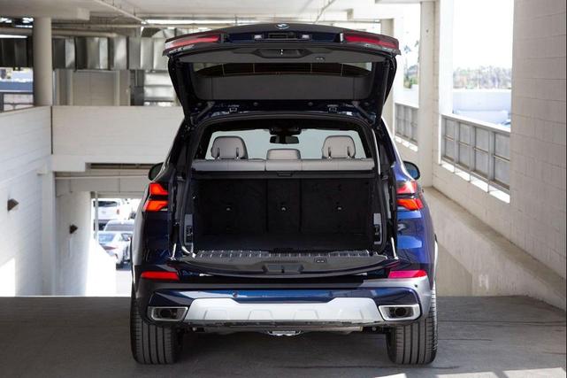 Photo of 2025 Tanzanite Blue II Metallic BMW X5