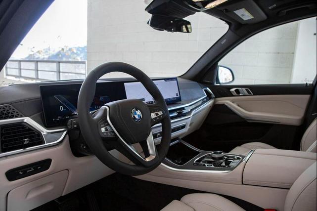 Photo of 2025 Tanzanite Blue II Metallic BMW X5