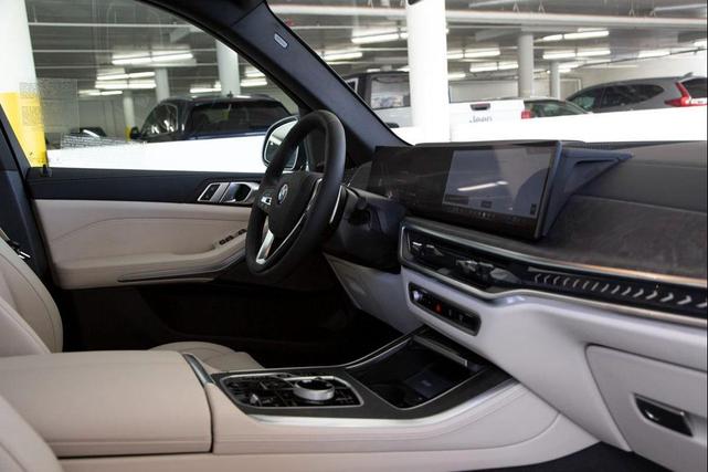 Photo of 2025 Tanzanite Blue II Metallic BMW X5