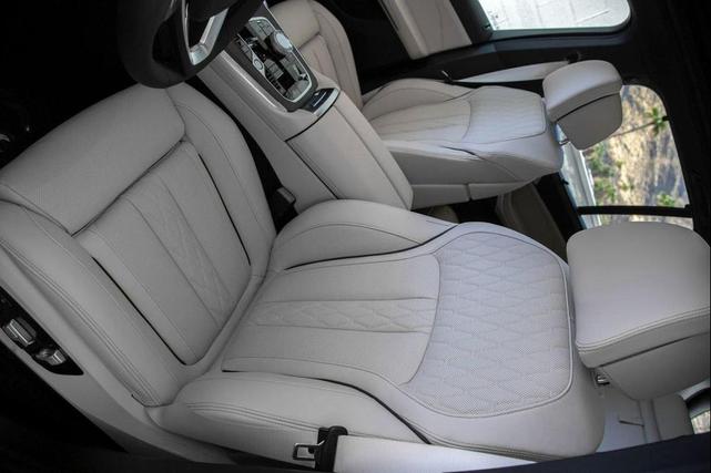 Photo of 2025 Tanzanite Blue II Metallic BMW X5