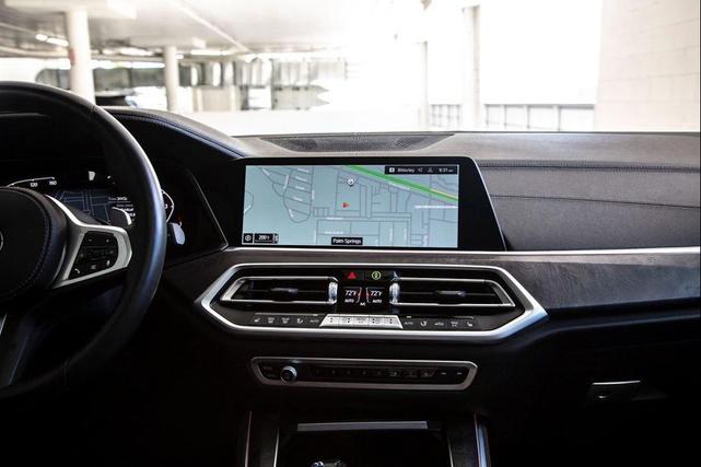 Photo of 2022 Mineral White Metallic BMW X5