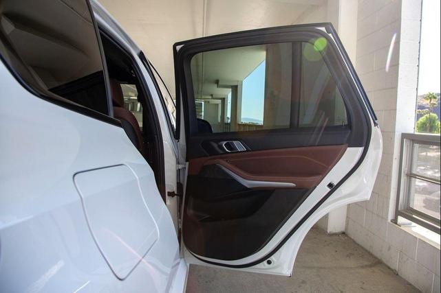 Photo of 2022 Mineral White Metallic BMW X5