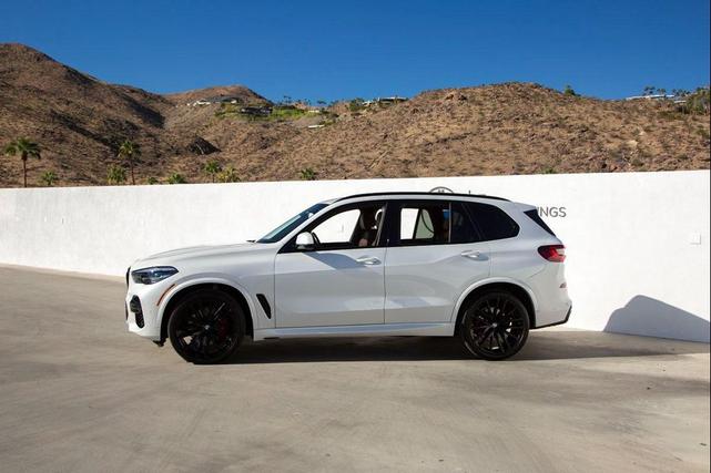 Photo of 2022 Mineral White Metallic BMW X5