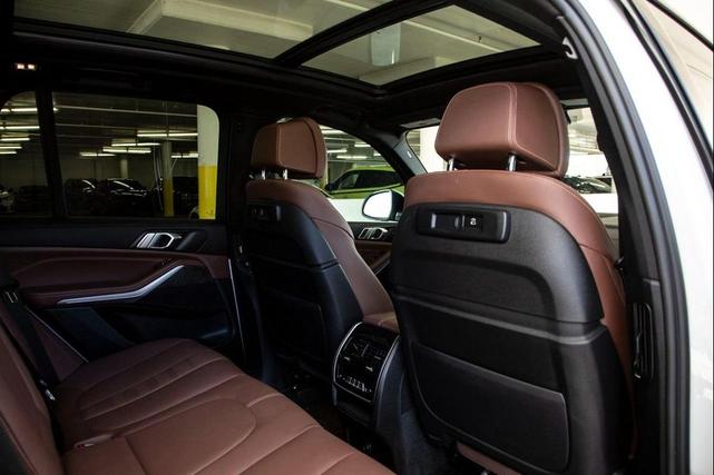 Photo of 2022 Mineral White Metallic BMW X5