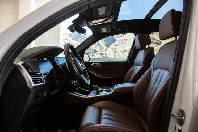 Photo of 2022 Mineral White Metallic BMW X5