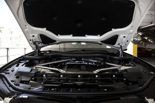 Photo of 2022 Mineral White Metallic BMW X5