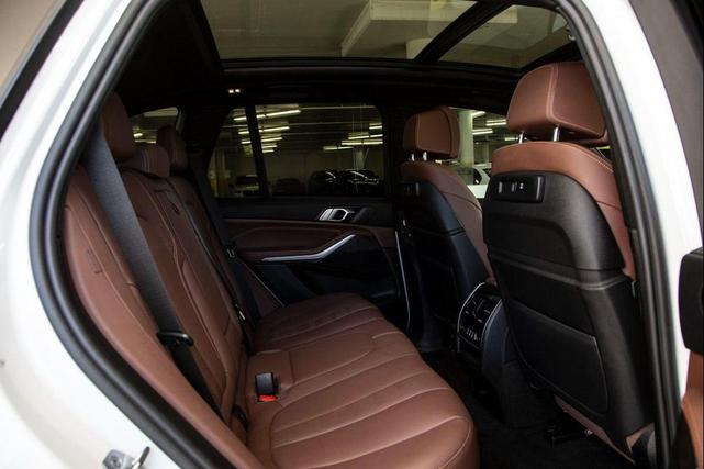 Photo of 2022 Mineral White Metallic BMW X5