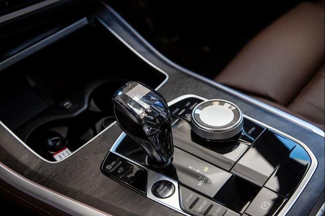 Photo of 2022 Mineral White Metallic BMW X5