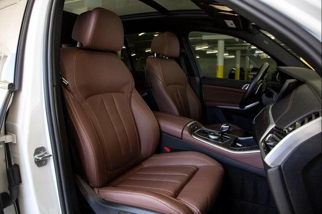 Photo of 2022 Mineral White Metallic BMW X5