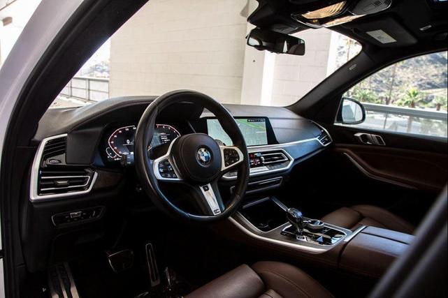 Photo of 2022 Mineral White Metallic BMW X5