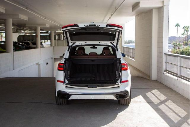 Photo of 2022 Mineral White Metallic BMW X5