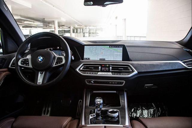 Photo of 2022 Mineral White Metallic BMW X5