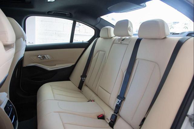 Photo of 2025 Alpine White BMW 330