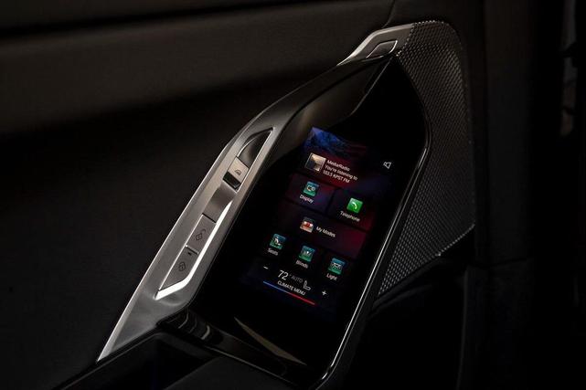 Photo of 2025 Mineral White Metallic BMW i7