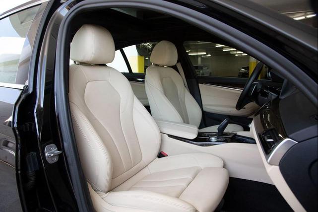 Photo of 2019 Jet Black BMW 530e