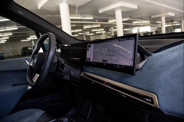 Photo of 2022 Blue Ridge Mountain Metallic BMW iX