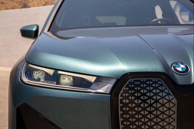 Photo of 2022 Blue Ridge Mountain Metallic BMW iX