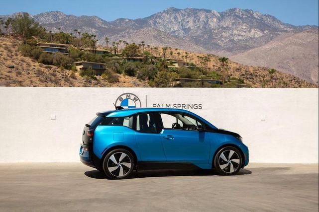 Photo of 2017 Protonic Blue Metallic w/Frozen Gray Accent BMW i3