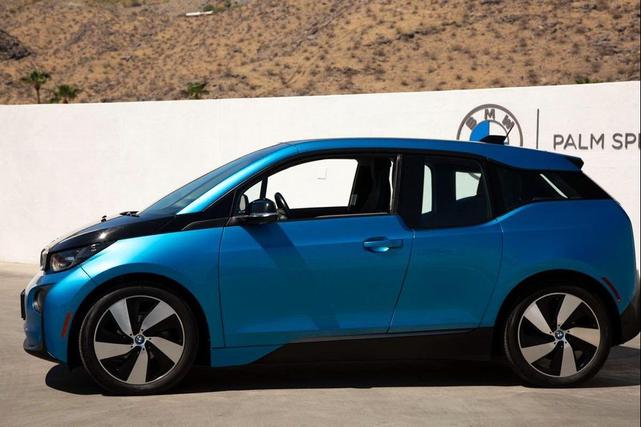 Photo of 2017 Protonic Blue Metallic w/Frozen Gray Accent BMW i3