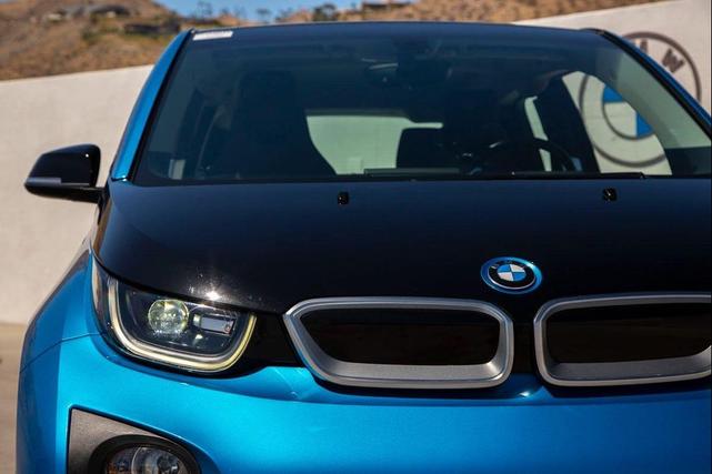 Photo of 2017 Protonic Blue Metallic w/Frozen Gray Accent BMW i3