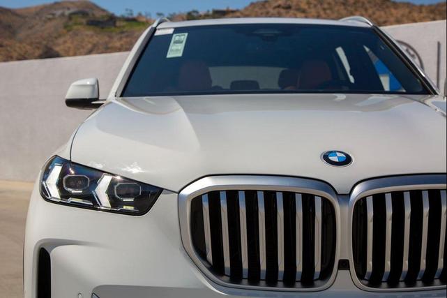 Photo of 2026 Alpine White BMW X5