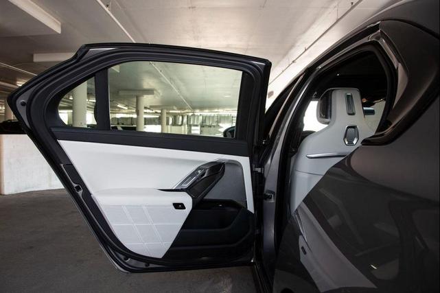 Photo of 2025 Oxide Grey Metallic BMW 760
