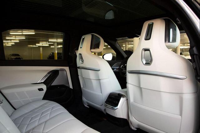 Photo of 2025 Oxide Grey Metallic BMW 760