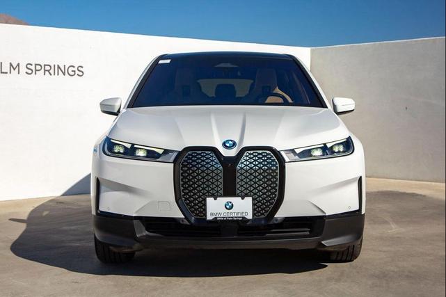 Photo of 2022 Alpine White BMW iX