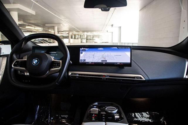 Photo of 2022 Alpine White BMW iX