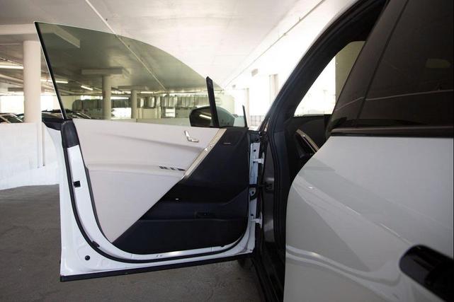 Photo of 2022 Alpine White BMW iX