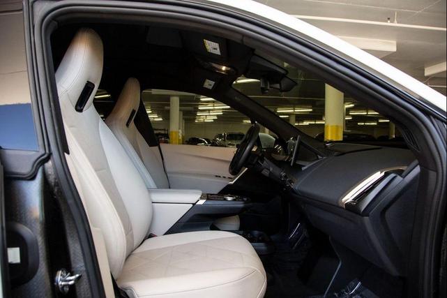 Photo of 2022 Alpine White BMW iX