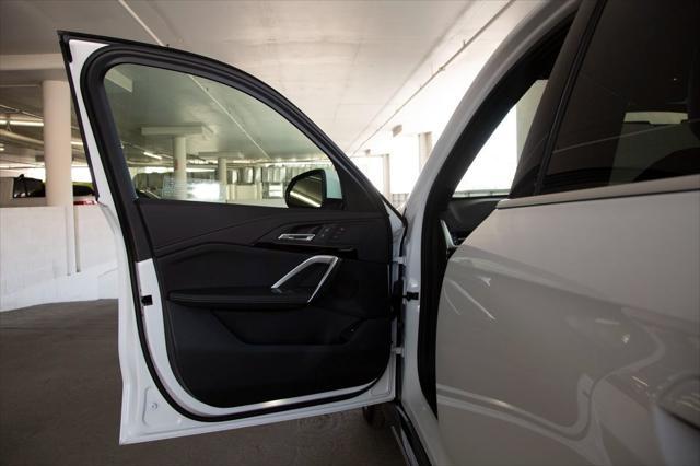 Photo of 2025 Alpine White BMW X1
