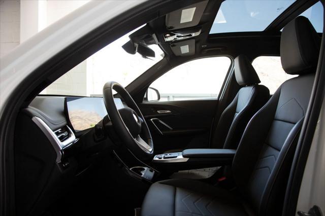 Photo of 2025 Alpine White BMW X1