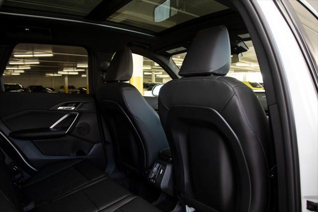 Photo of 2025 Alpine White BMW X1