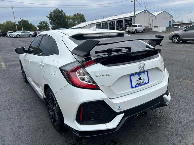 Photo of 2018 White Honda Civic