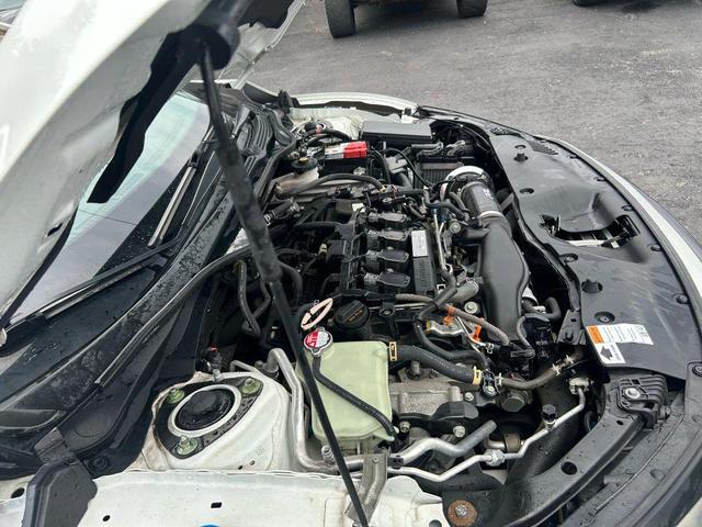 Photo of 2018 White Honda Civic