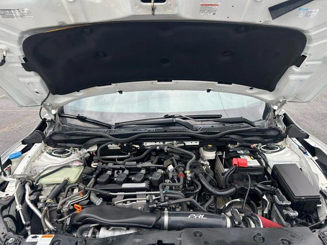 Photo of 2018 White Honda Civic