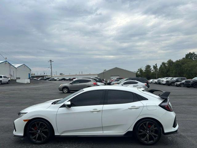 Photo of 2018 White Honda Civic
