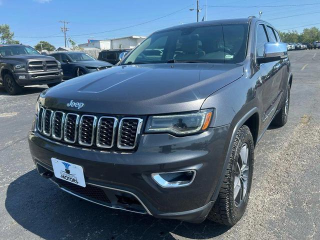 Photo of 2017 Granite Crystal Metallic Clearcoat Jeep Grand Cherokee