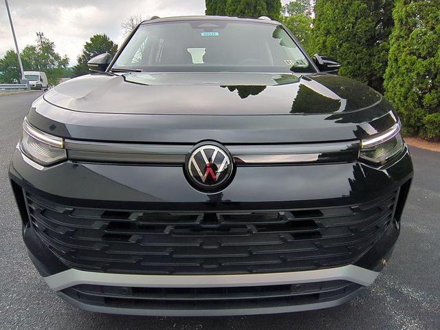 Photo of 2025 Deep Black Pearl Volkswagen Tiguan