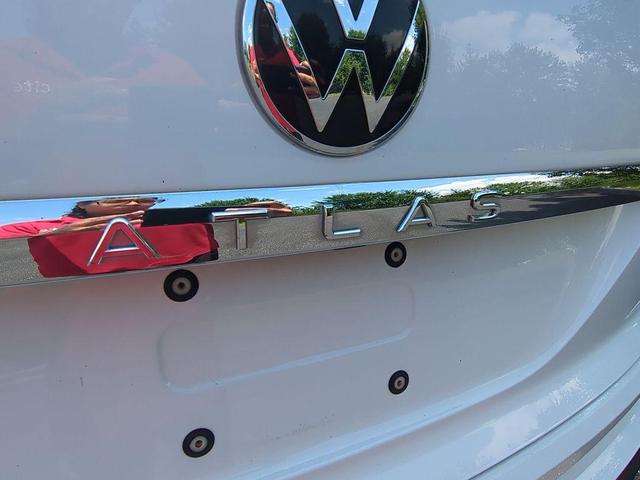 Photo of 2022 Pure White Volkswagen Atlas Cross Sport